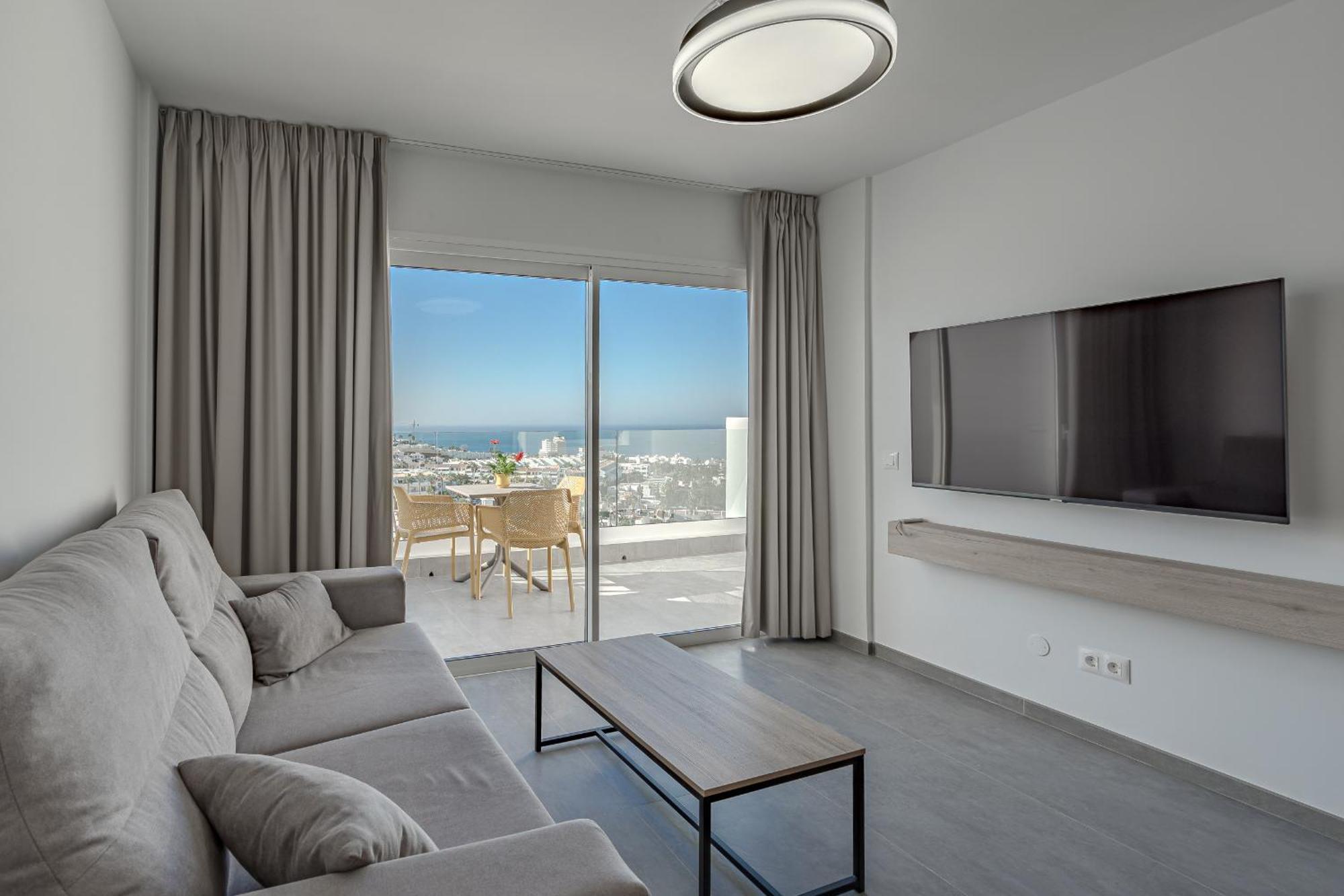 New Modern With Heated Pool Appartamento